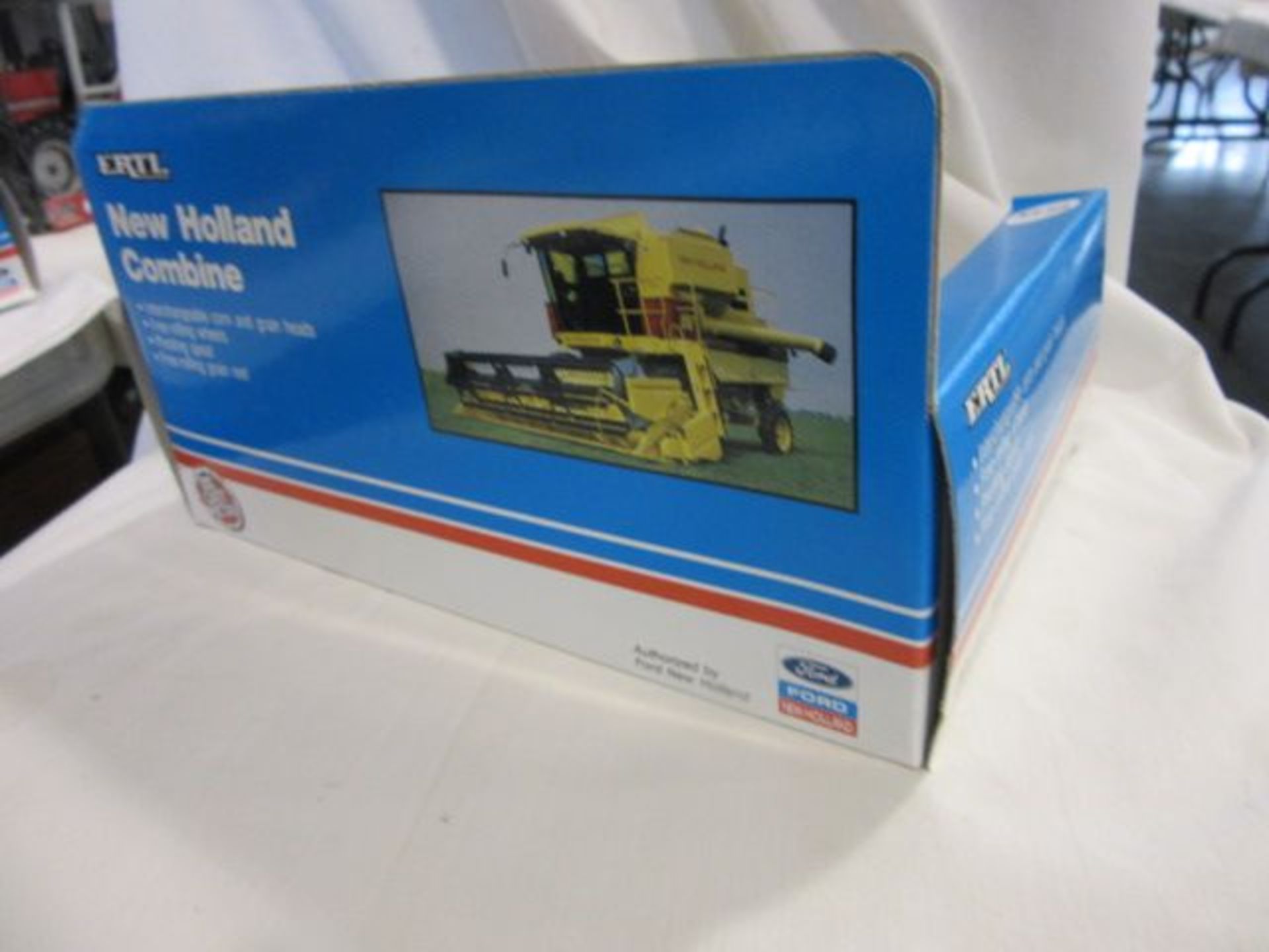 Ertl New Holland Combine w/Corn & Grain Heads, NIB, 1:64 Scale - Image 4 of 4