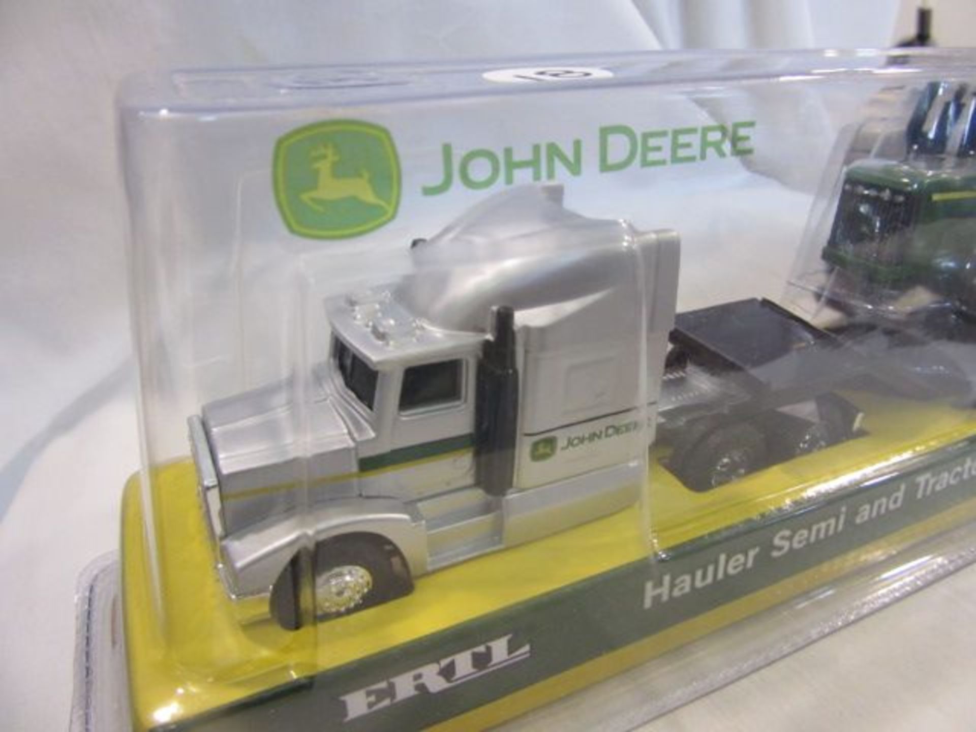 Ertl John Deere Tractor Trailer w/John Deere 4WD Articulated Tractor, NIB - Image 3 of 4