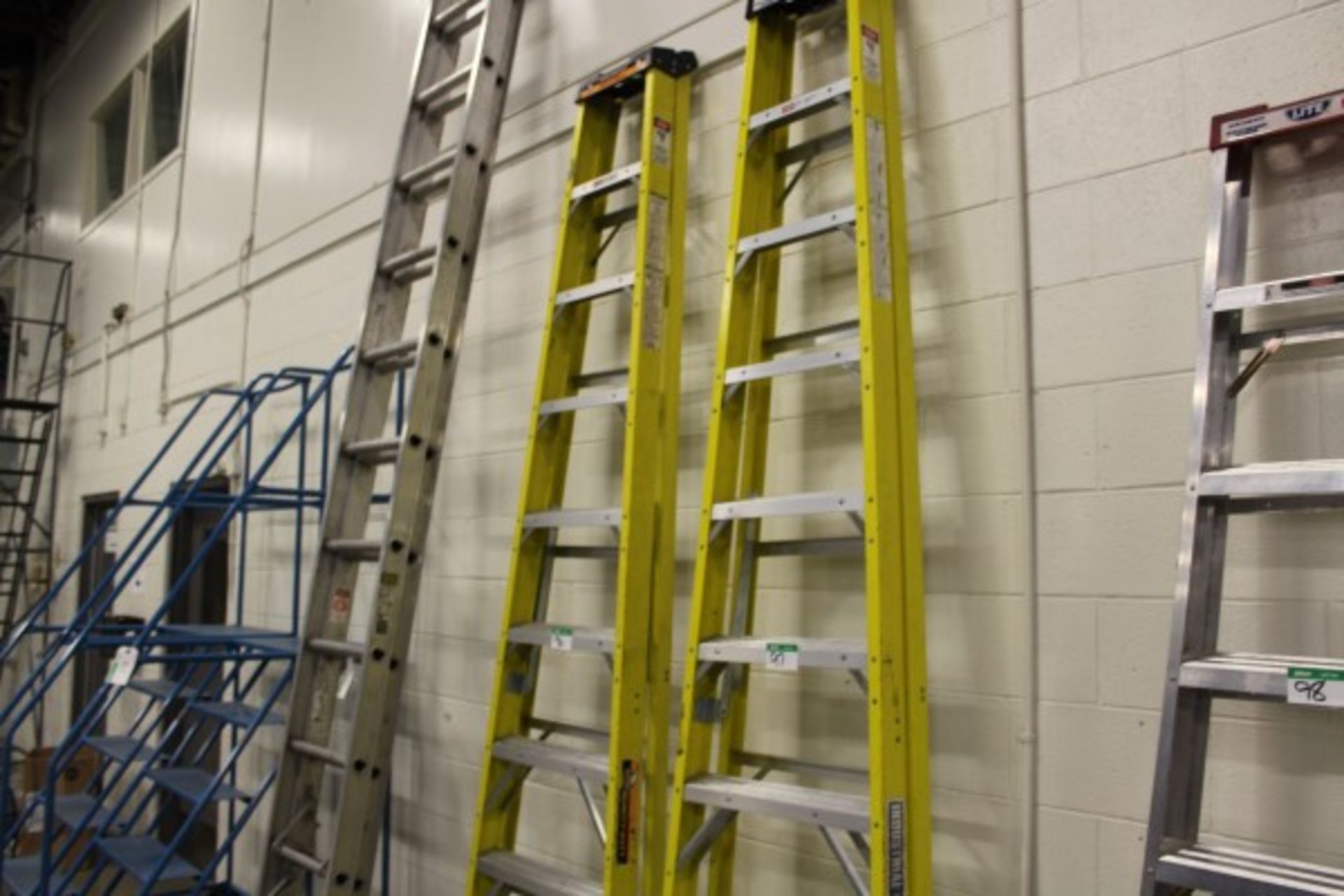 10 FOOT ALUMINUM LADDER