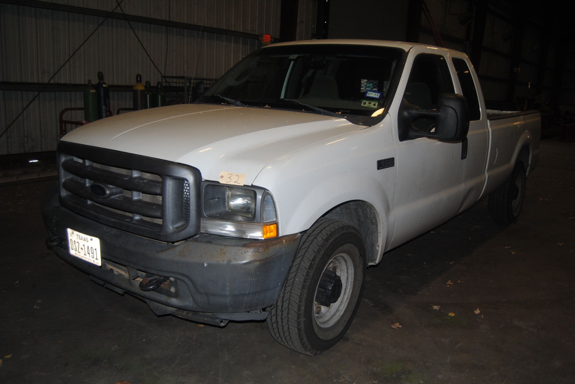 Ford 03' Work Truck F250 XTL - Image 2 of 9