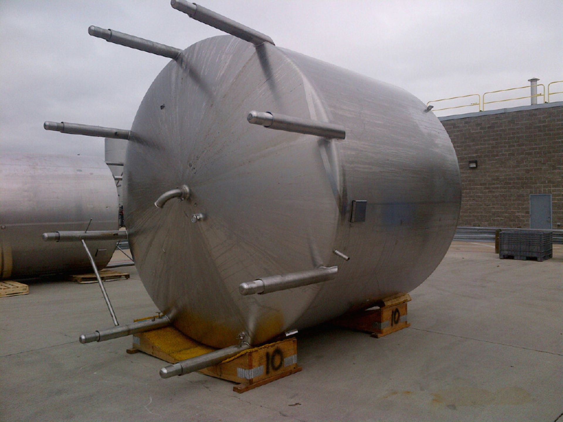 Cherry Burrell 5,000 Gallon Single Shell Mixing Tank, Dome Top with Dished Bottom, Vertical Prop - Image 2 of 4