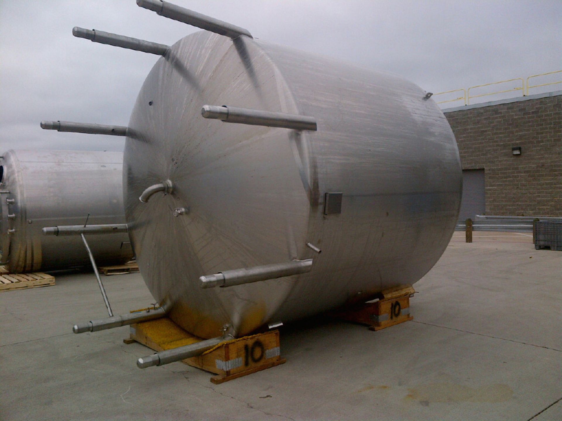 Cherry Burrell 5,000 Gallon Single Shell Mixing Tank, Dome Top with Dished Bottom, Vertical Prop - Image 3 of 4