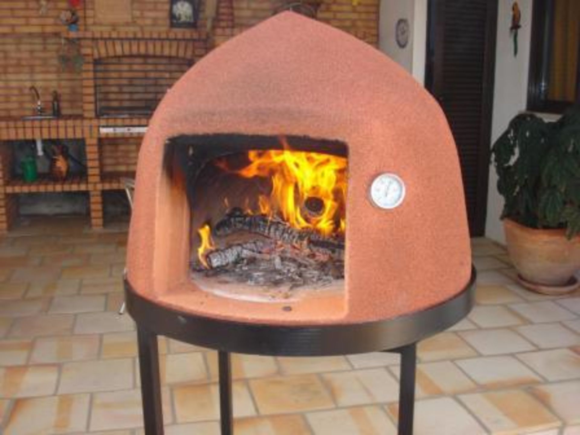 Beehive Wood Fired Pizza Oven, Insulated Construction, 27.5" Interior diameter, 35" Exterior - Image 4 of 7
