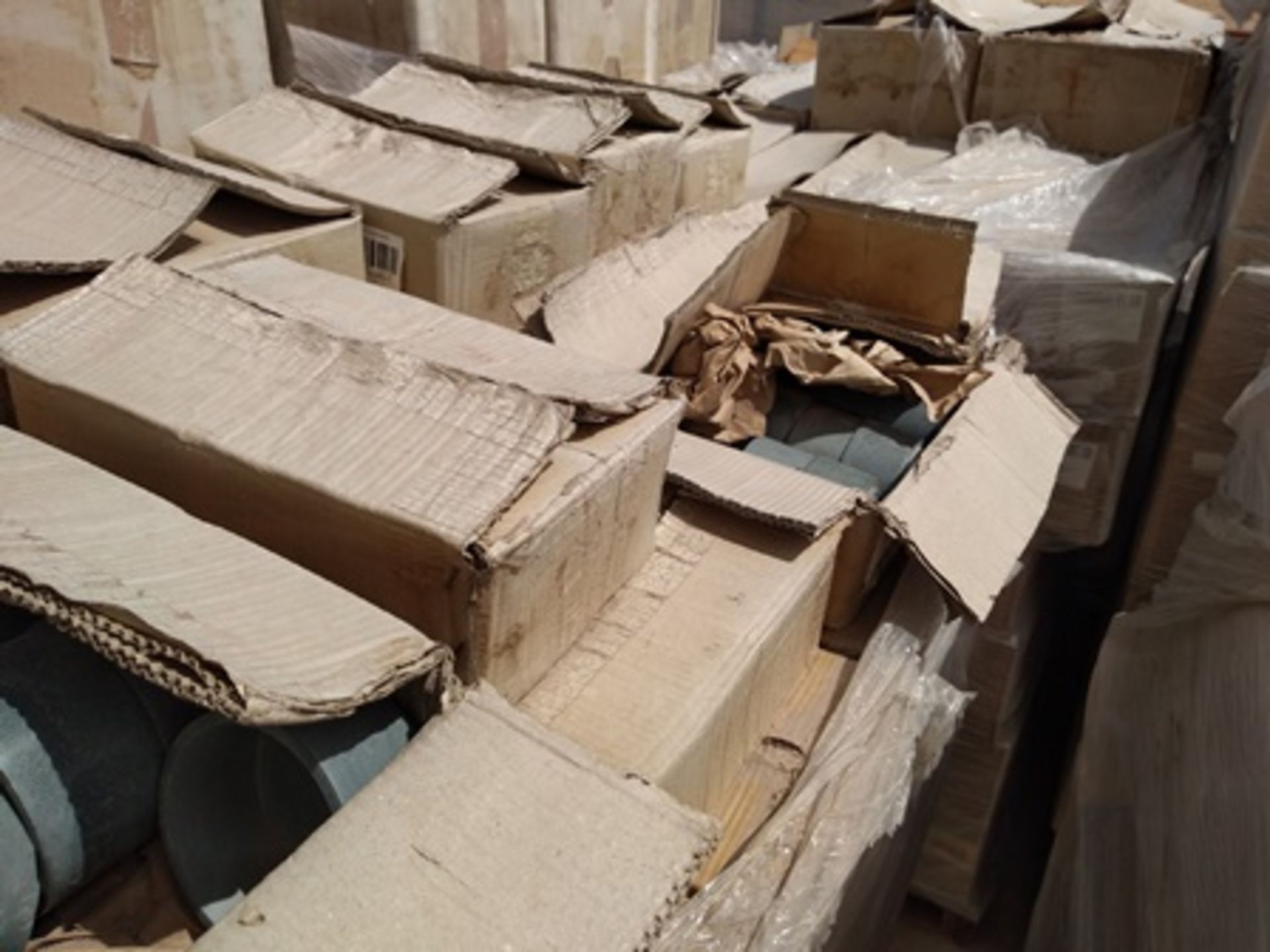 16 pallets containing: 500 boxes of finished product (egraved and shaped esteatita stones). - Image 11 of 12