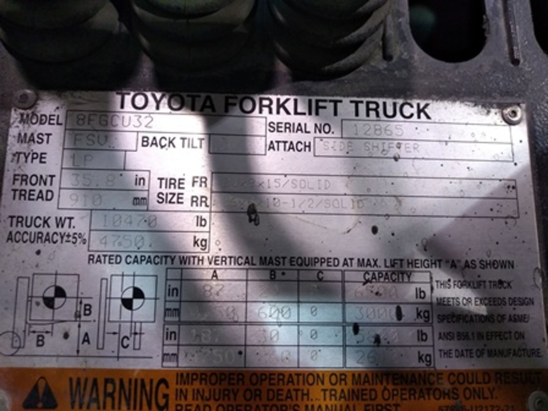 Toyota 6,613.9 lb., model 8FGCU32 forklift LPG engine, max fork height 11 ft. Serial number 8FG … - Image 15 of 25