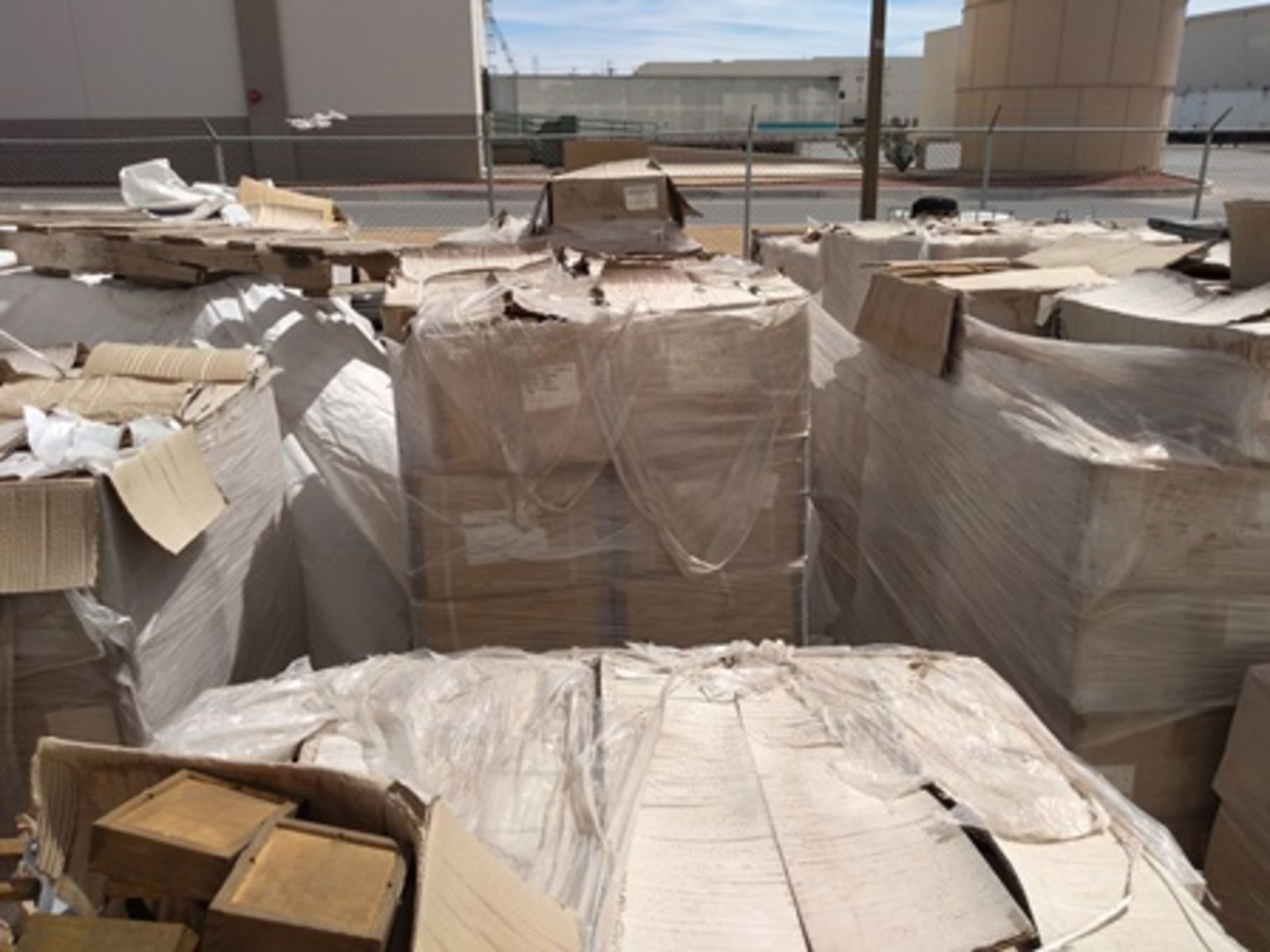16 pallets containing: 500 boxes of finished product (egraved and shaped esteatita stones). - Image 19 of 22