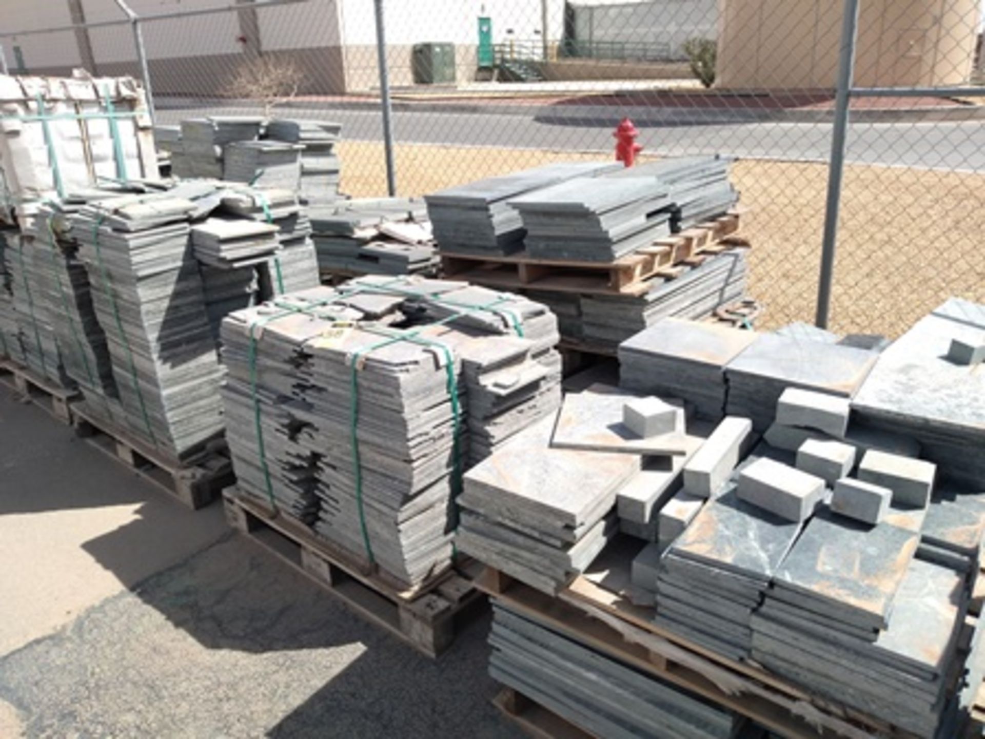 16 pallets of raw material; brazilian esteatita stone in different sizes of lenght and thikness. - Image 16 of 16