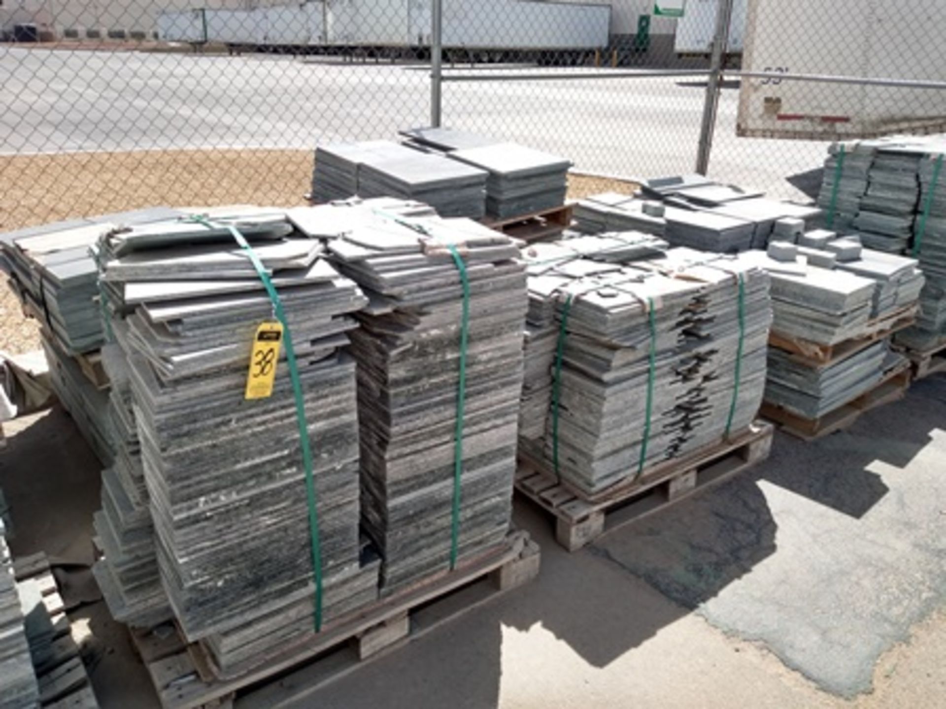 16 pallets of raw material; brazilian esteatita stone in different sizes of lenght and thikness. - Image 4 of 16