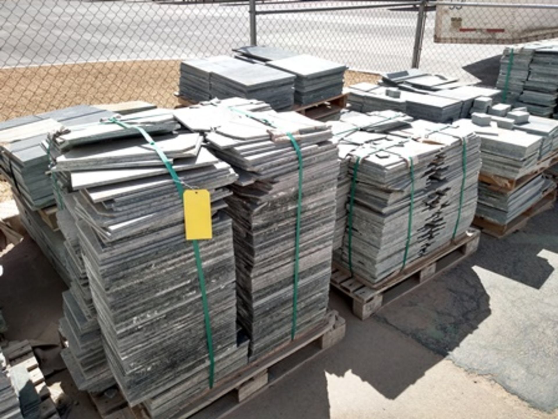 16 pallets of raw material; brazilian esteatita stone in different sizes of lenght and thikness. - Image 8 of 16