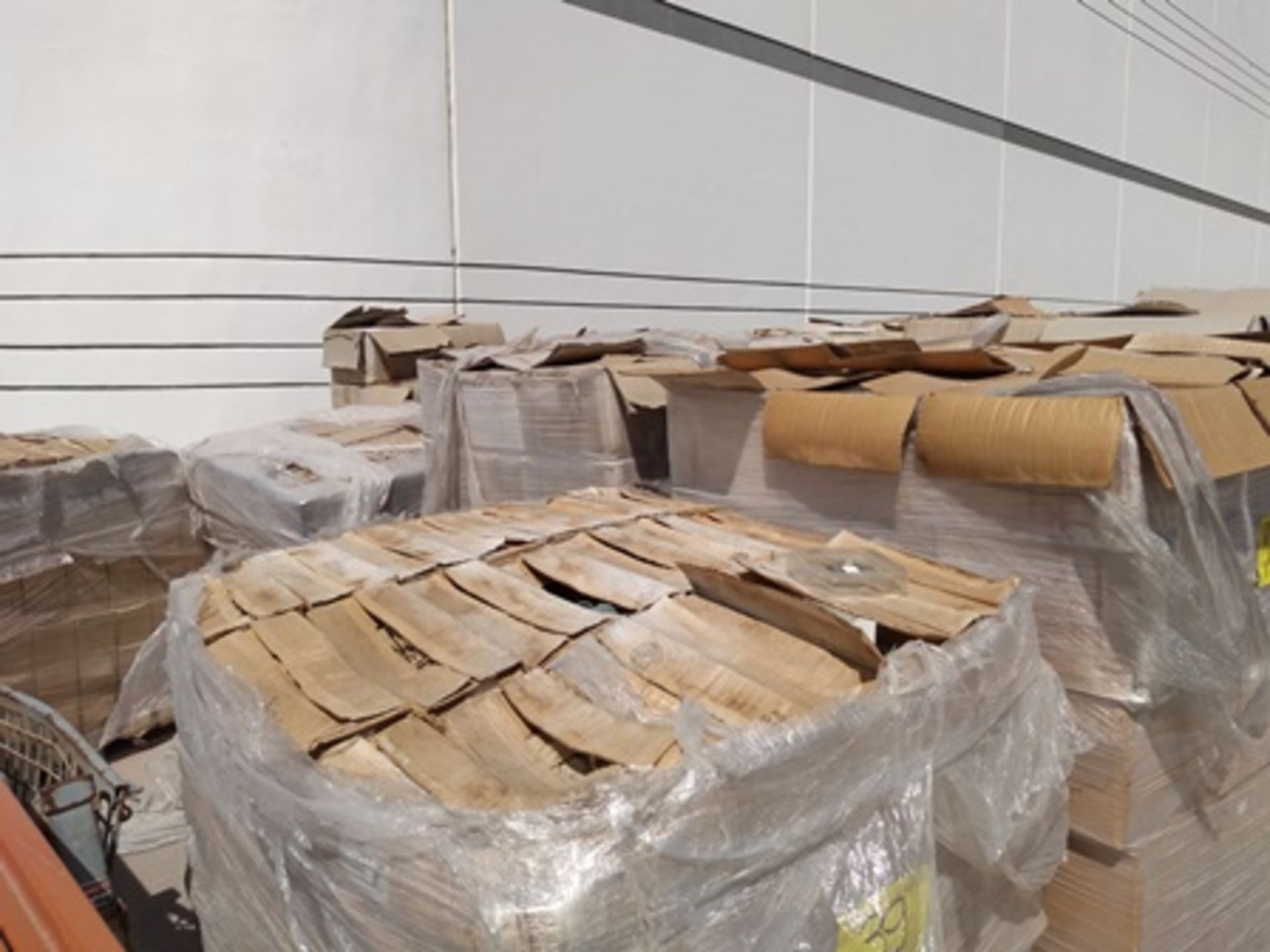 18 pallets containing: 600 boxes of finished product (egraved and shaped esteatita stones). - Image 7 of 27