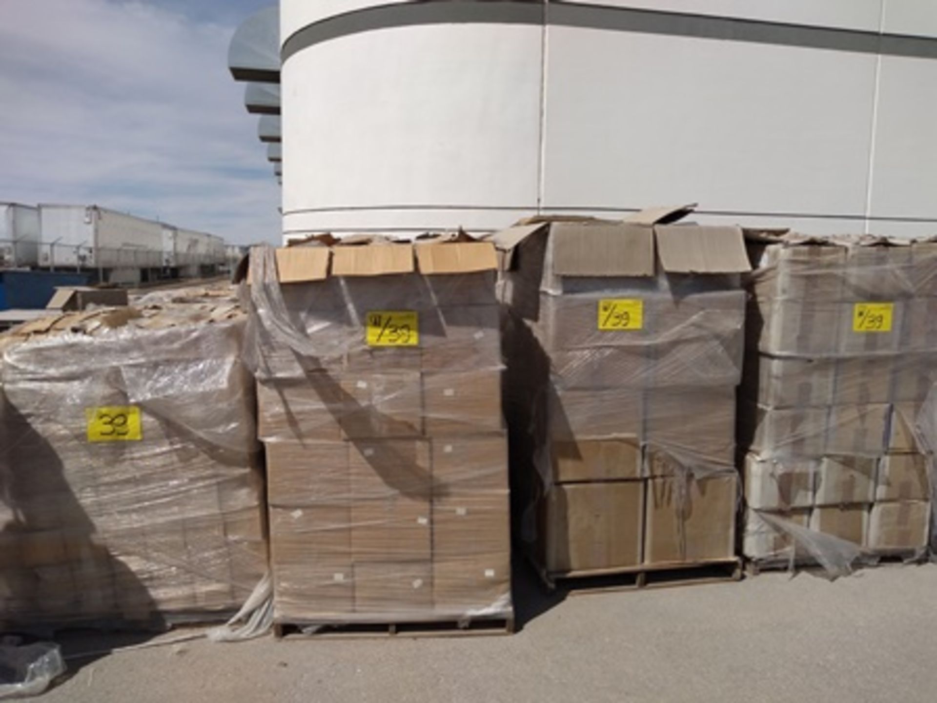 18 pallets containing: 600 boxes of finished product (egraved and shaped esteatita stones). - Image 6 of 27