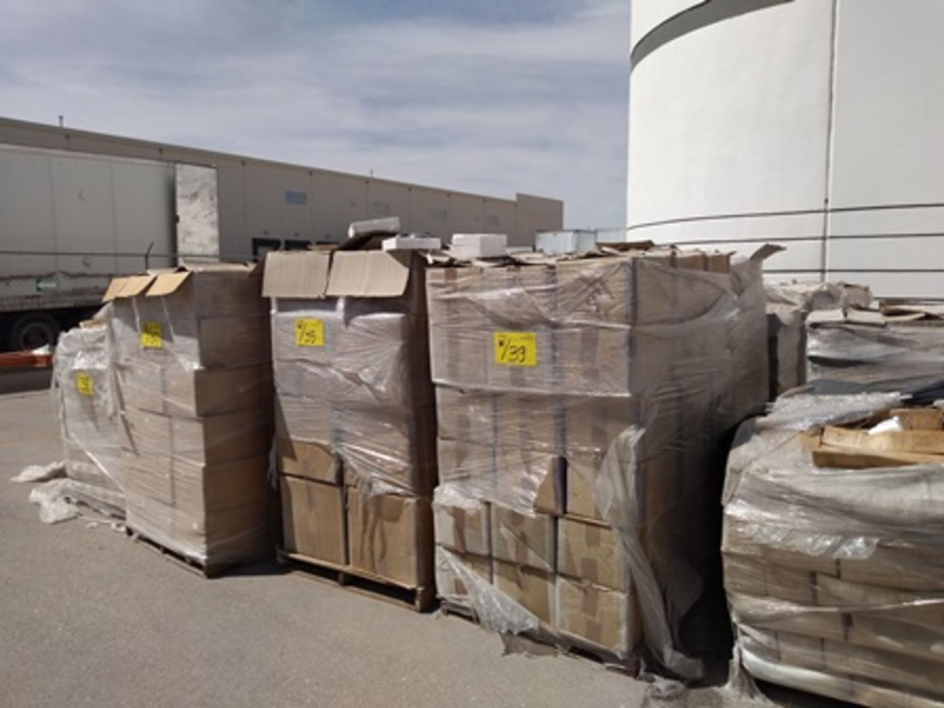18 pallets containing: 600 boxes of finished product (egraved and shaped esteatita stones). - Image 15 of 27