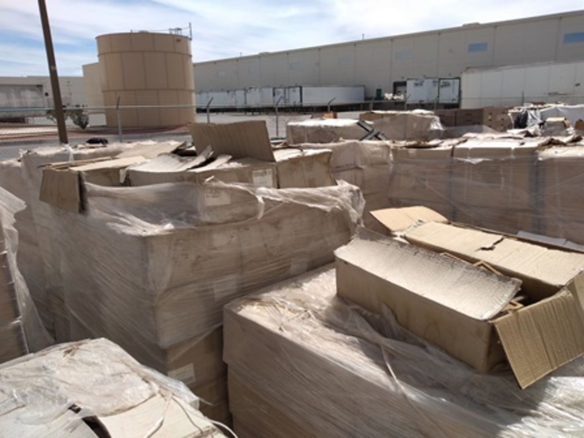 16 pallets containing: 500 boxes of finished product (egraved and shaped esteatita stones). - Image 18 of 22