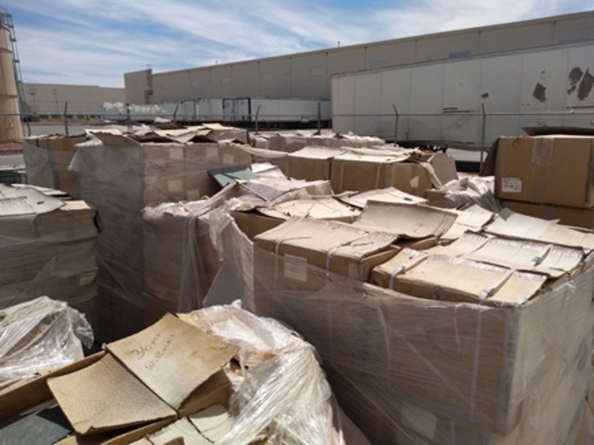 18 pallets containing: 600 boxes of finished product (egraved and shaped esteatita stones). - Image 26 of 27