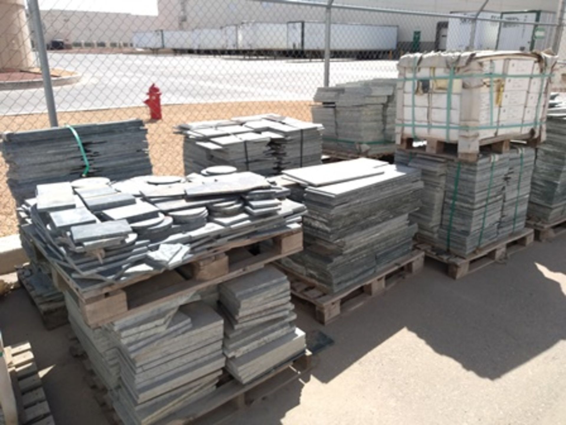 16 pallets of raw material; brazilian esteatita stone in different sizes of lenght and thikness. - Image 14 of 16