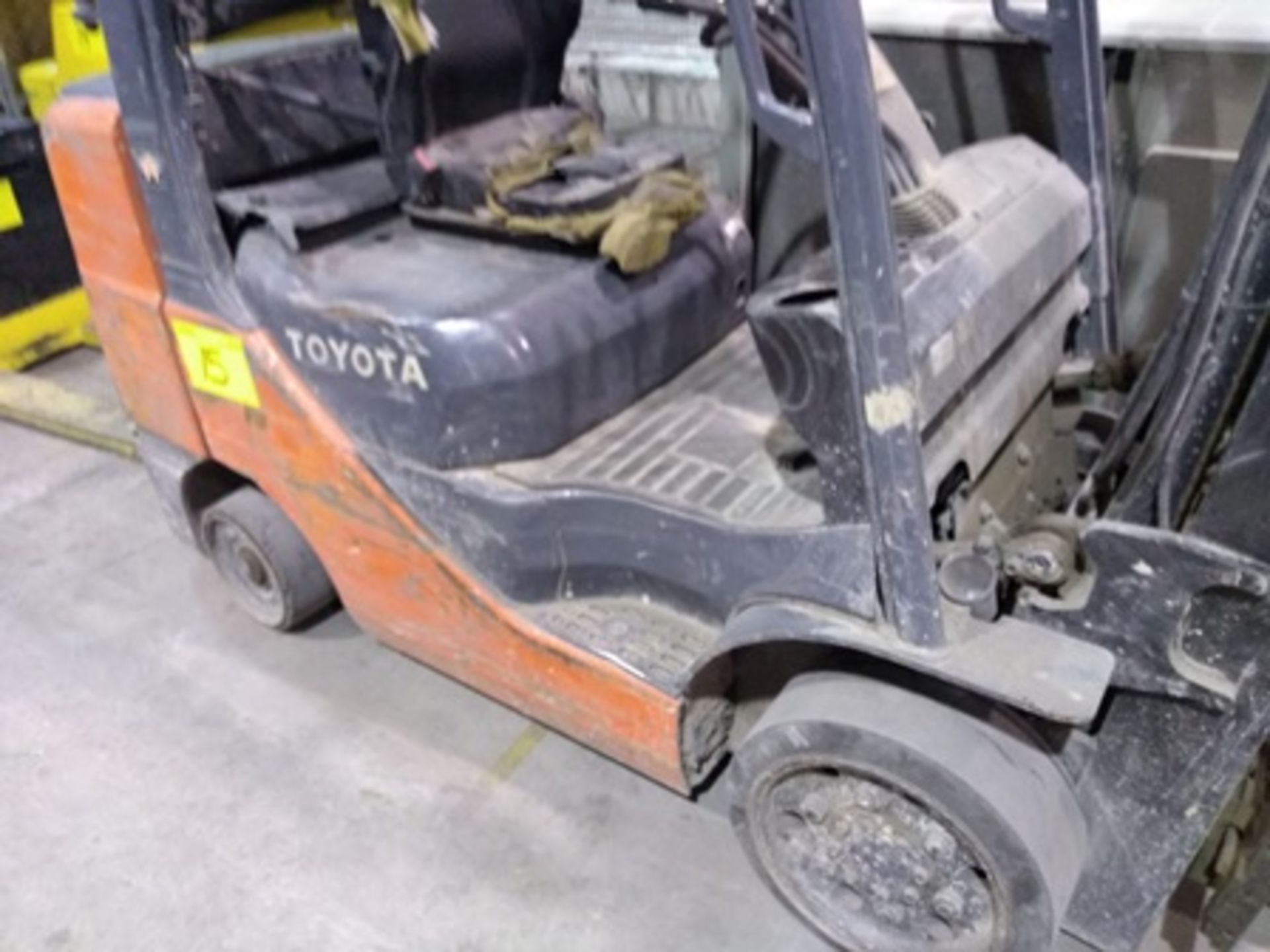 Toyota 6,613.9 lb., model 8FGCU32 forklift LPG engine, max fork height 11 ft. Serial number 8FG … - Image 20 of 25