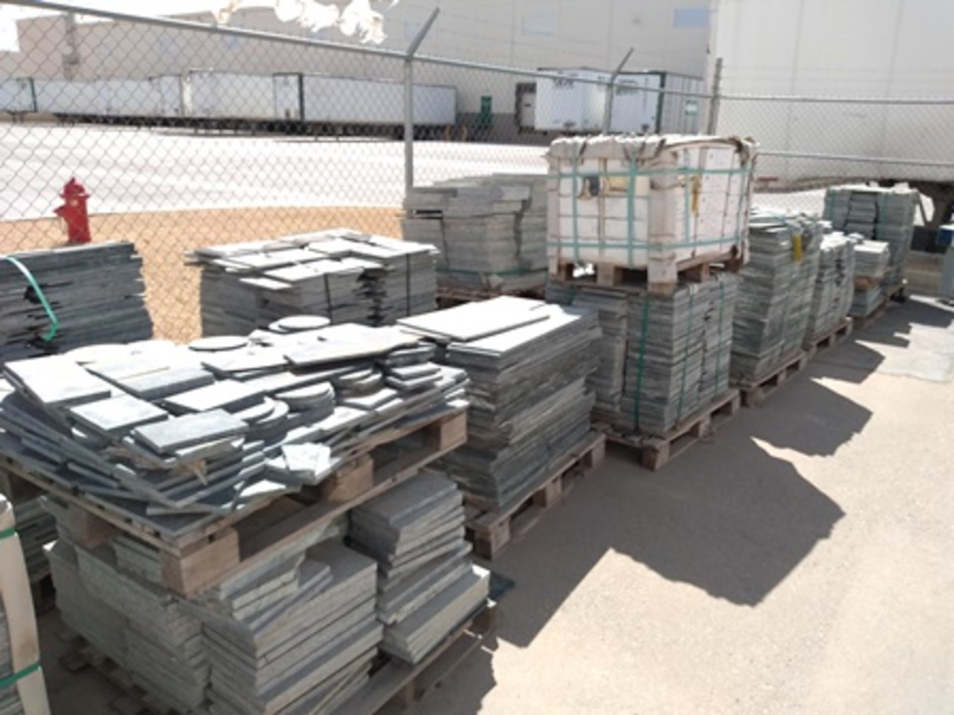 16 pallets of raw material; brazilian esteatita stone in different sizes of lenght and thikness. - Image 5 of 16