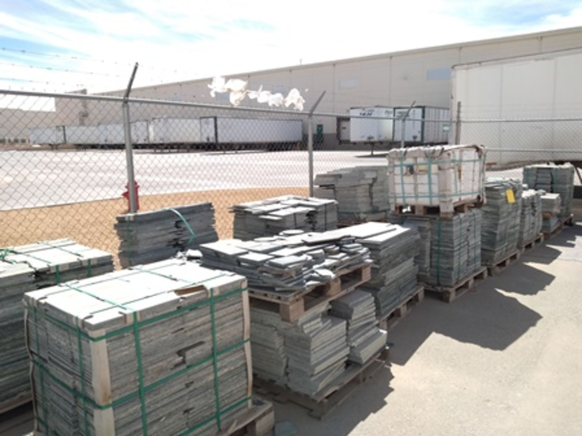 16 pallets of raw material; brazilian esteatita stone in different sizes of lenght and thikness. - Image 2 of 16