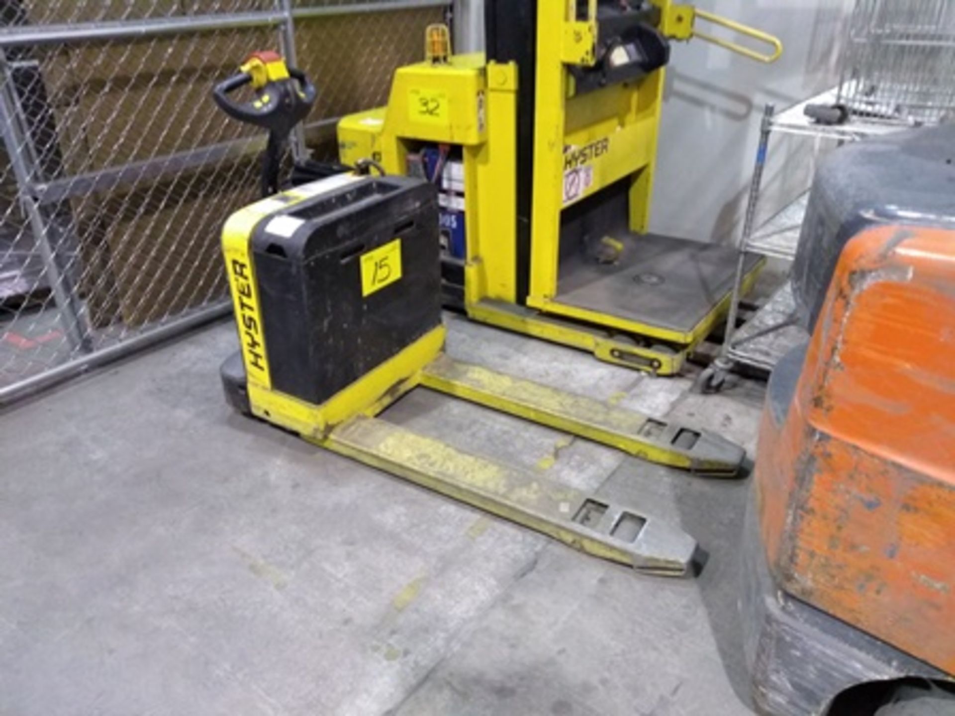 Hyster forklift model W40z, max load 4,000 pounds, built-in charger and 24V battery, 3.9ft pall … - Image 2 of 17