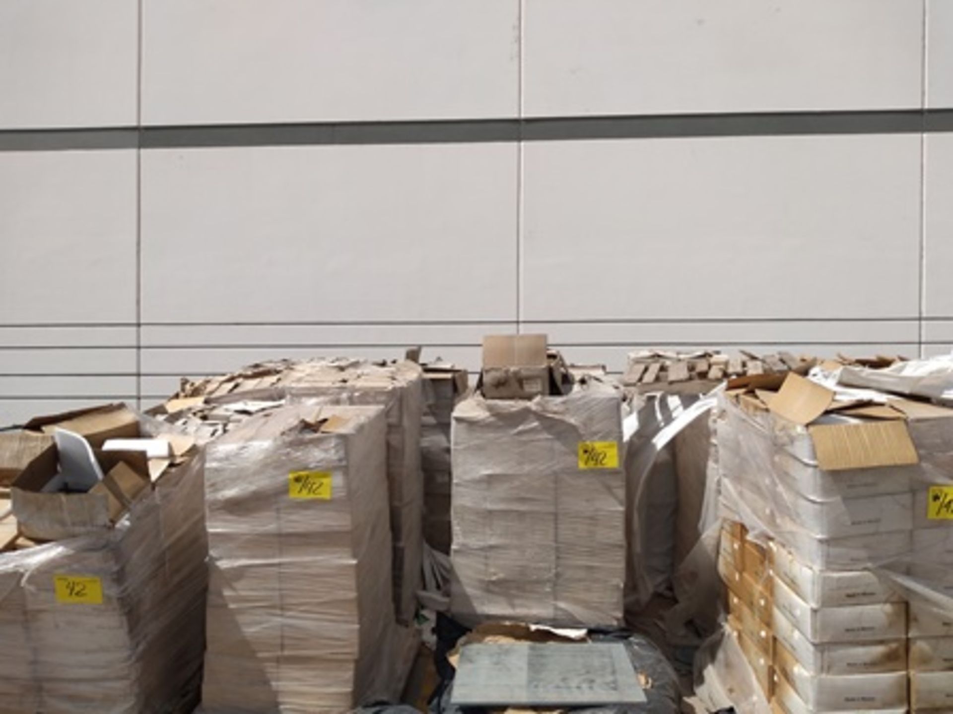 16 pallets containing: 500 boxes of finished product (egraved and shaped esteatita stones). - Image 22 of 22