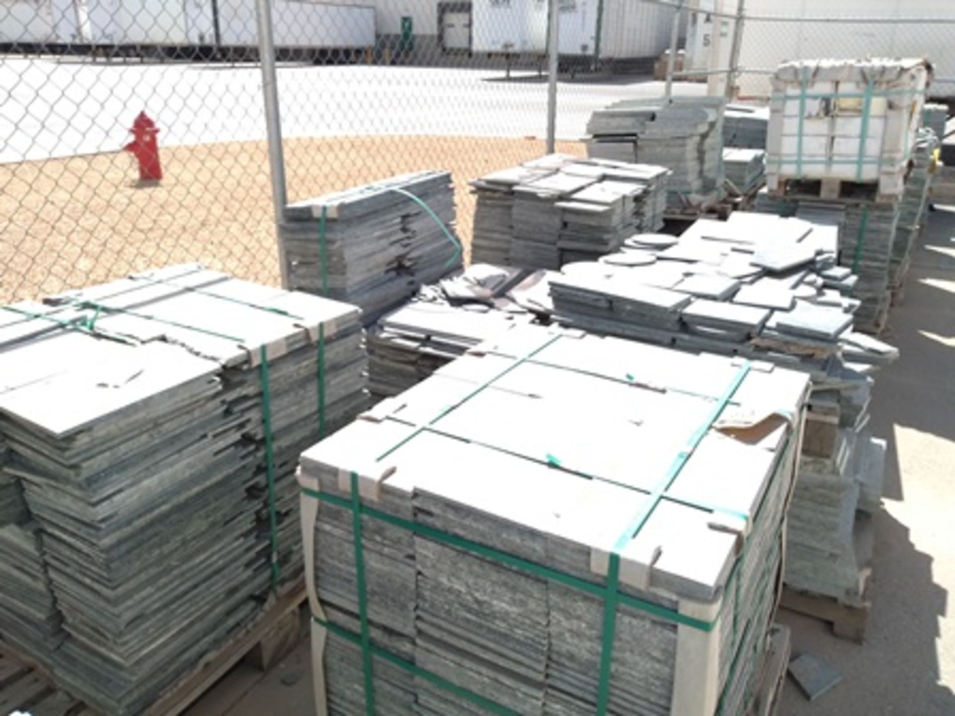 16 pallets of raw material; brazilian esteatita stone in different sizes of lenght and thikness. - Image 3 of 16