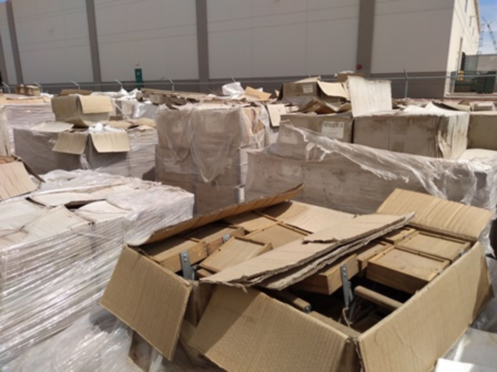 16 pallets containing: 500 boxes of finished product (egraved and shaped esteatita stones). - Image 16 of 22