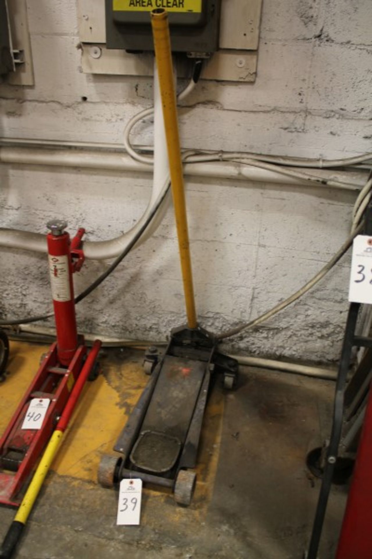 Hydraulic Floor Jack - Image 2 of 2