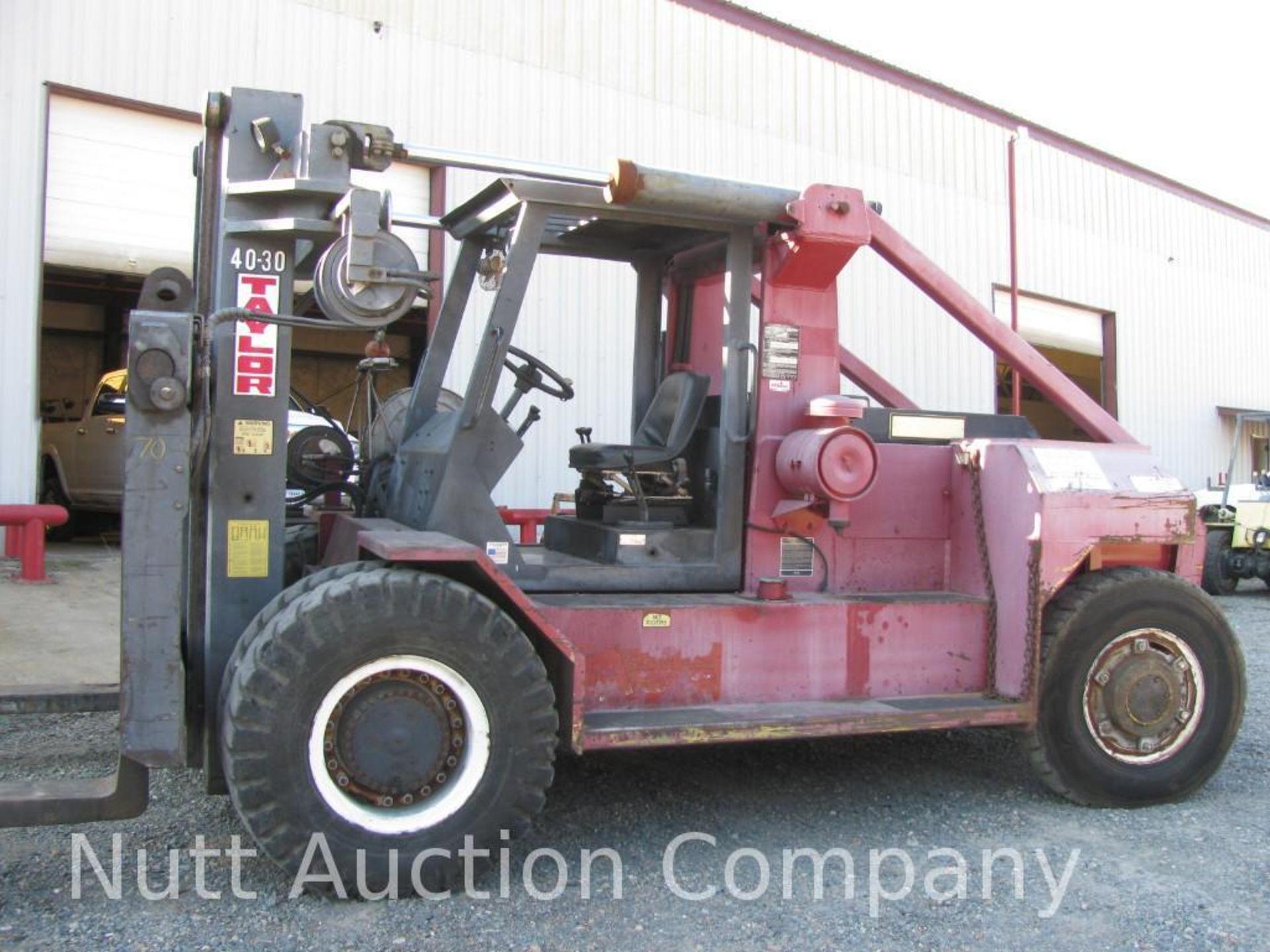 Taylor TE 40-30 Eagle Forklift Serial: S-P2-26106, Engine: Cummins Diesel, Hours: 1729 W/Extra