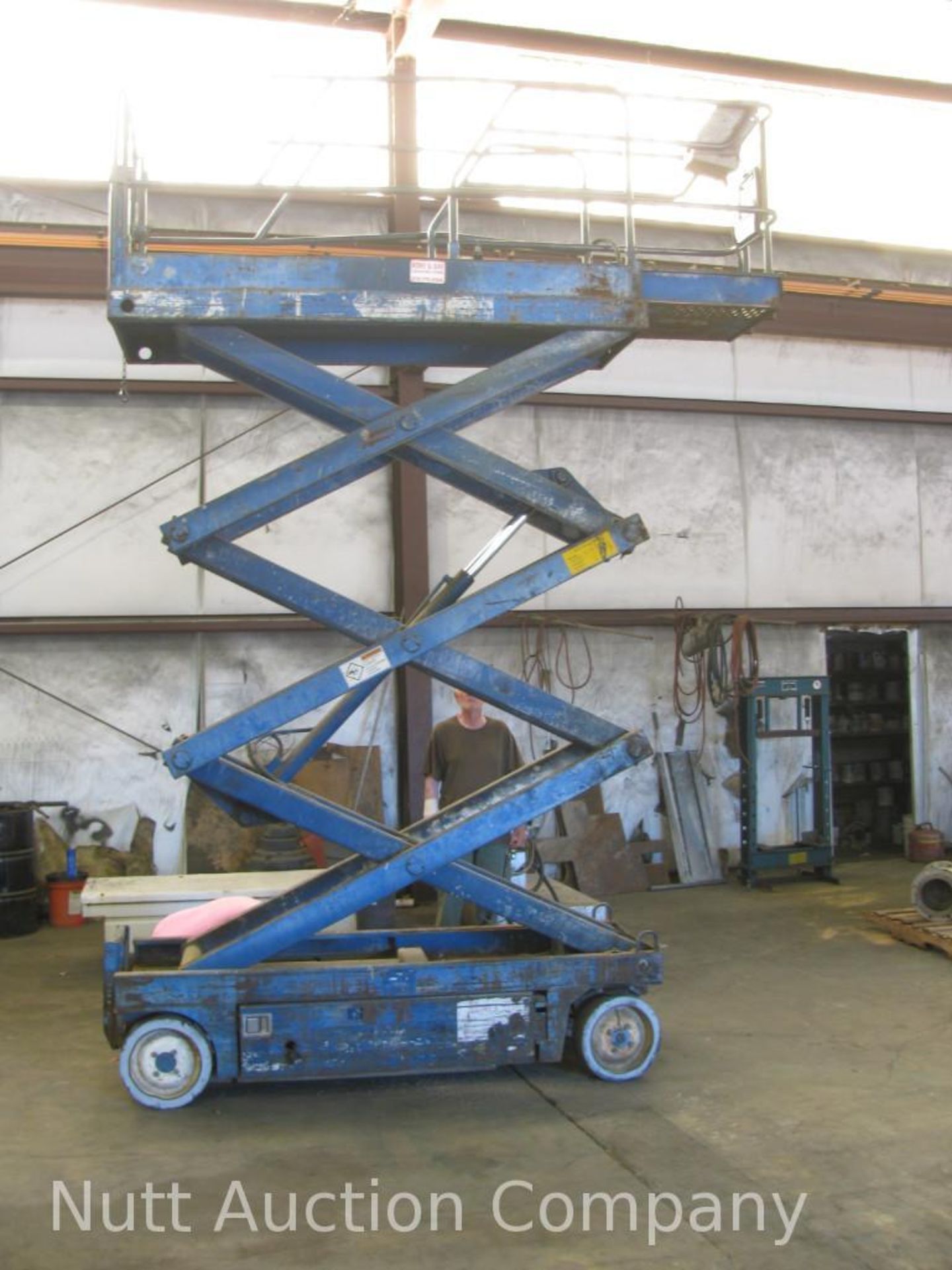 Upright 20N Scissor Lift Model: 66000-000, Serial: 2213, Capacity: 20 Ft, Weight: 750 Lbs - Image 3 of 8