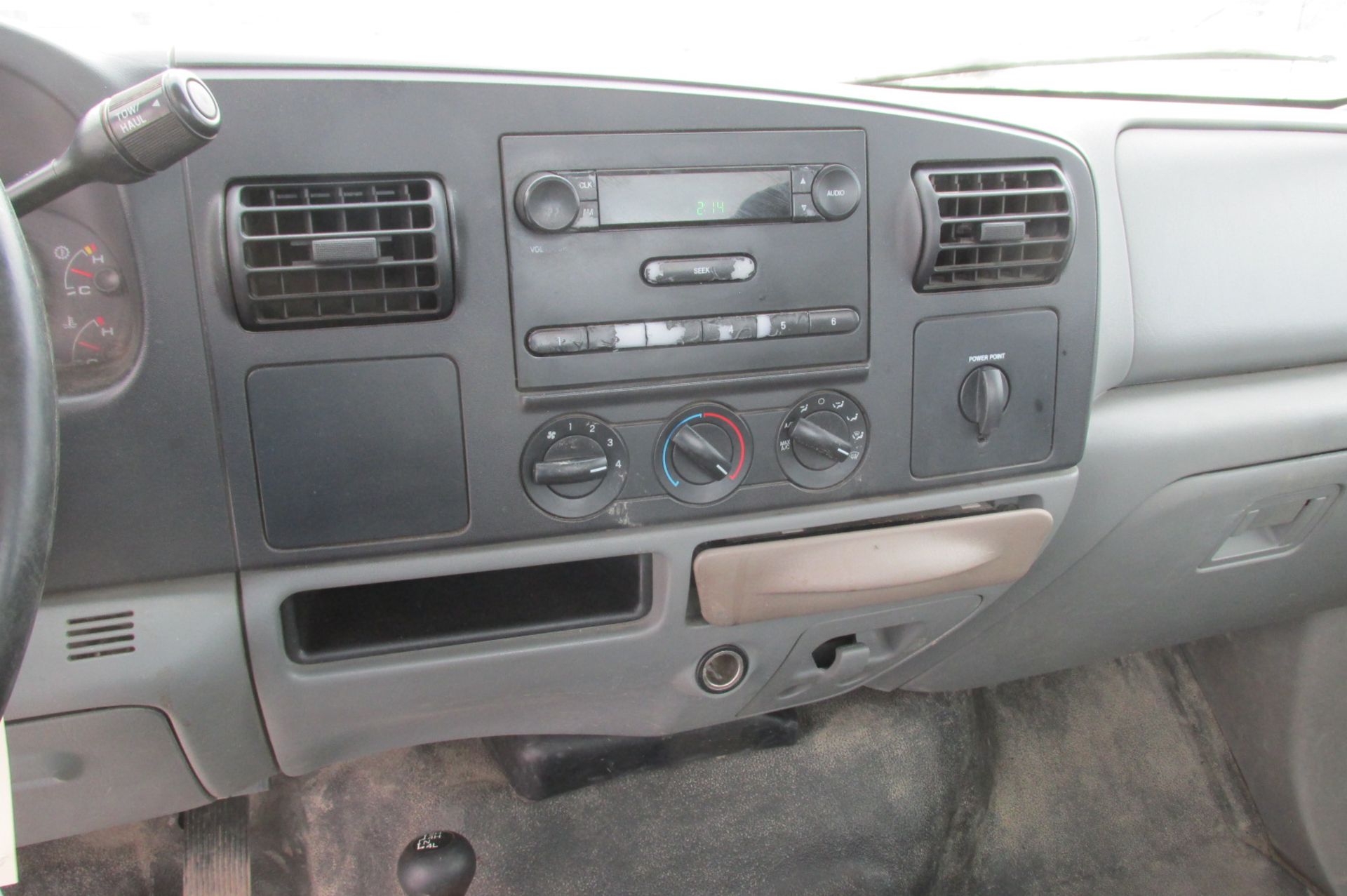 2005 FORD F-550 REGULAR CAB 4WD DRW Â 6.0L V8 OHV 32V TURBO DIESEL AUTOMATIC SN:1FDAF57P85EC85927 - Image 8 of 10