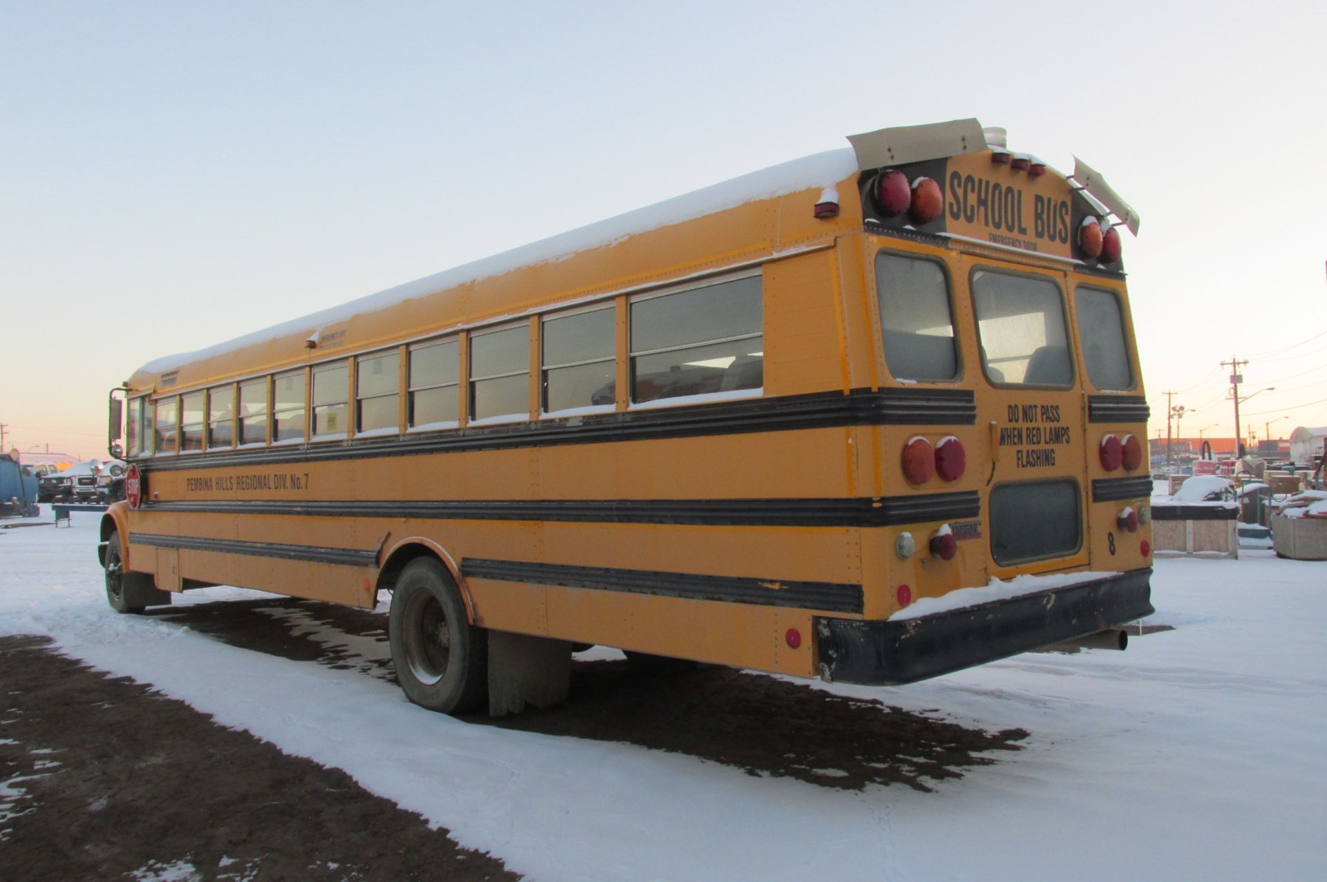 1995 INTERNATIONAL 3800 SA THOMAS BUS BODY Â 7.3L V8 DIESEL 5-SPD STANDARD SN:1HVBBABP4SH649155 - Image 2 of 8