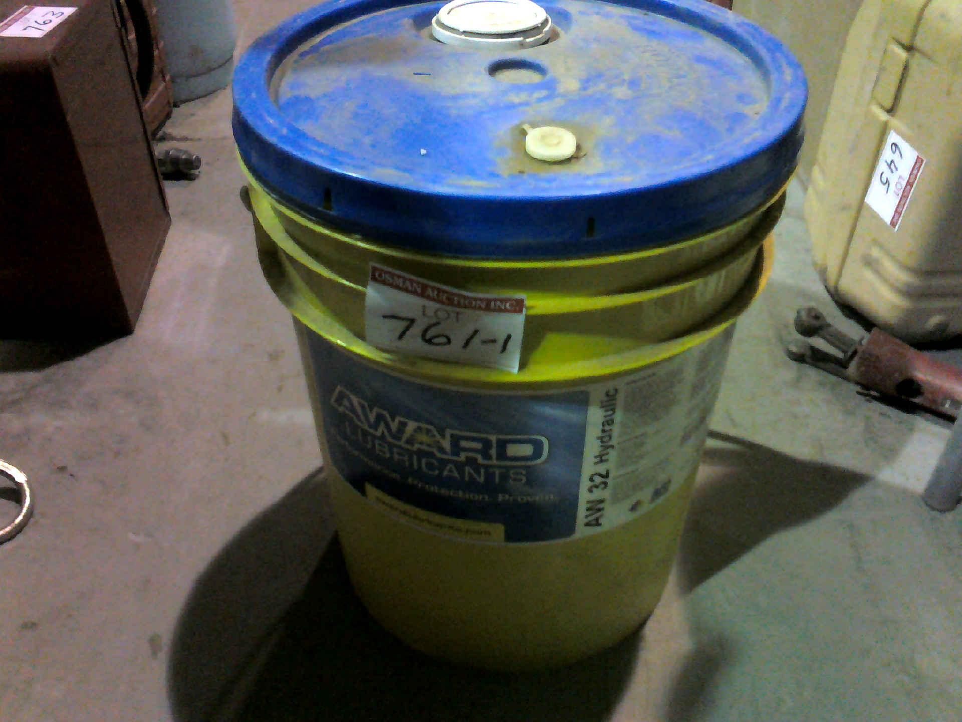 5 GALLON PAIL OF AW32 HYDRAULIC OIL