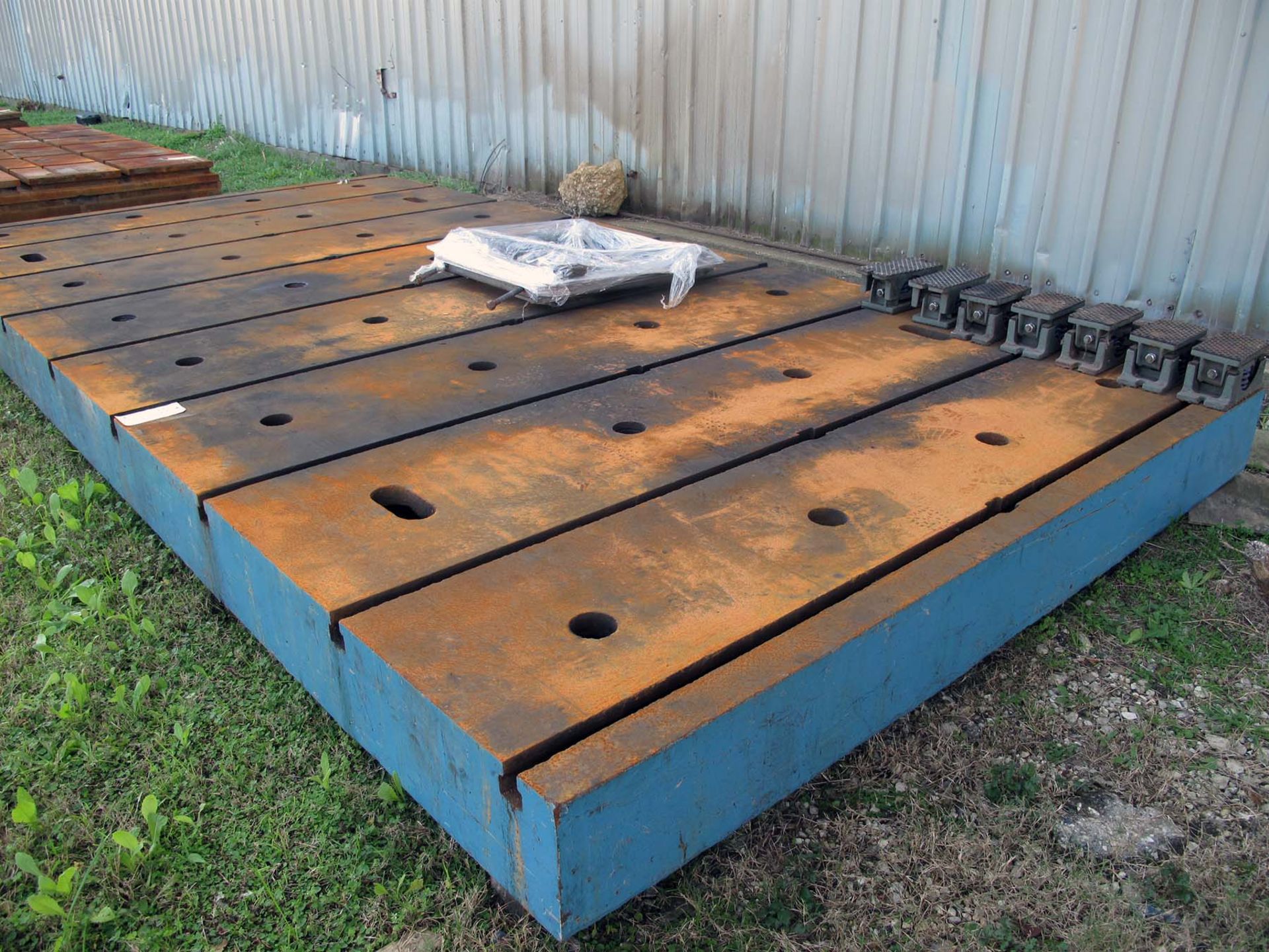 T-SLOTTED FLOOR PLATE, 15' x 8' x 10" thk.