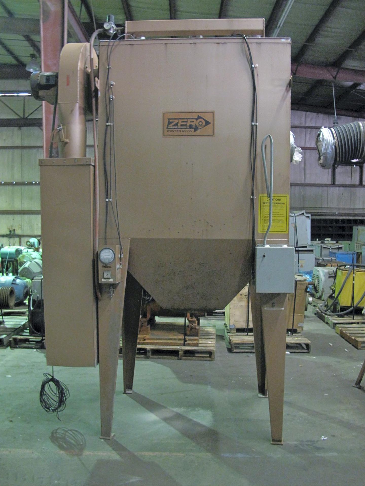 ABRASIVE BLAST MACHINE, CLEMCO INDUSTRIES MDL. 1642, 2.0 cu. ft. cap., Clemco Industries side - Image 4 of 8