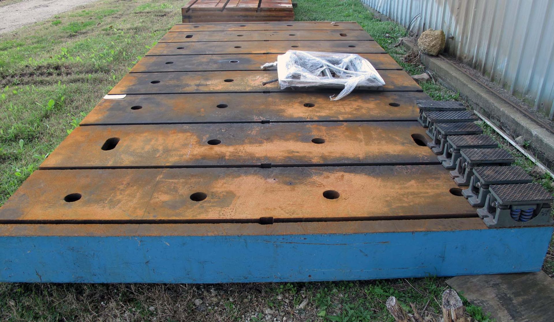 T-SLOTTED FLOOR PLATE, 15' x 8' x 10" thk. - Image 2 of 5