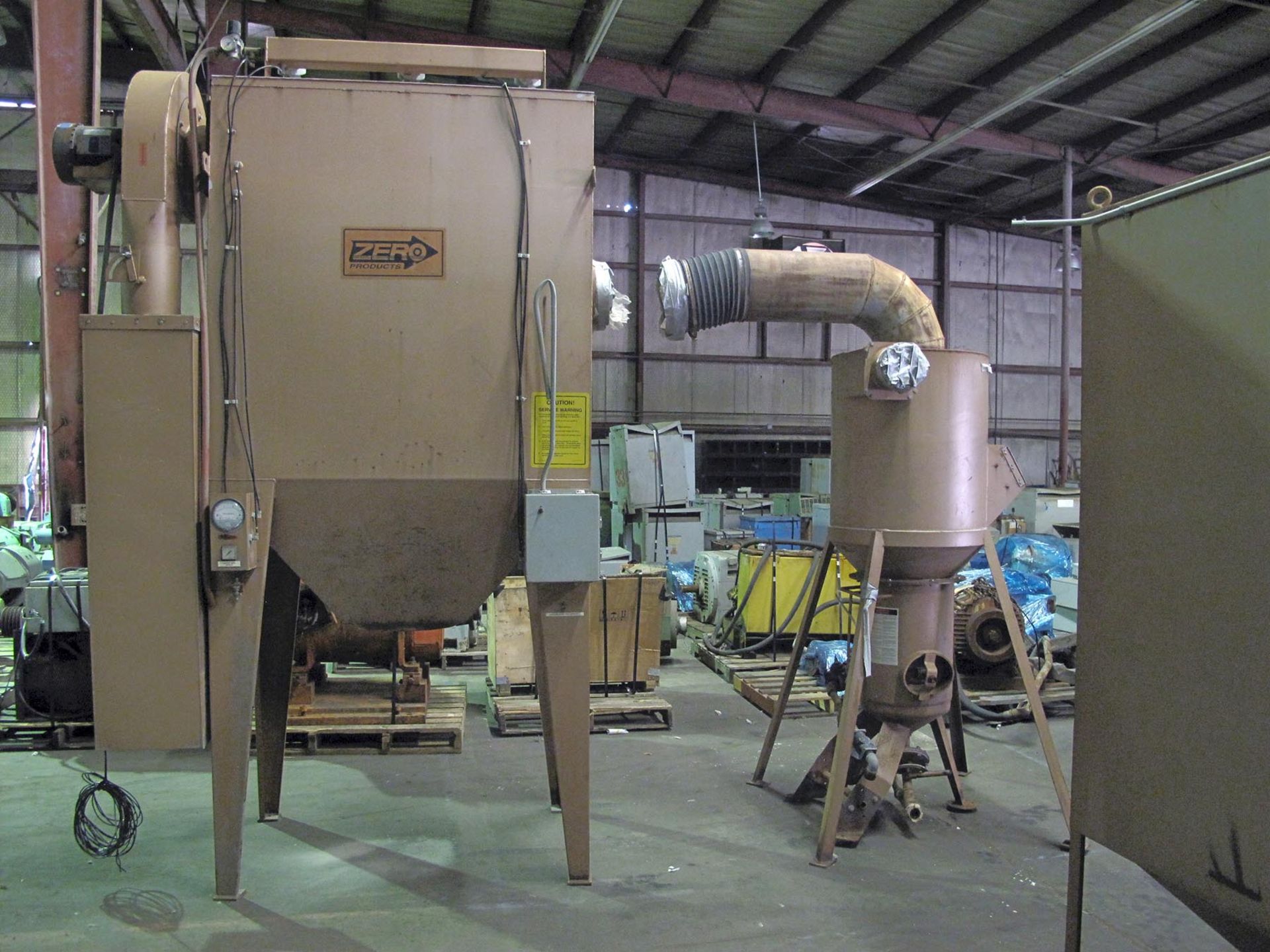 ABRASIVE BLAST MACHINE, CLEMCO INDUSTRIES MDL. 1642, 2.0 cu. ft. cap., Clemco Industries side - Image 5 of 8