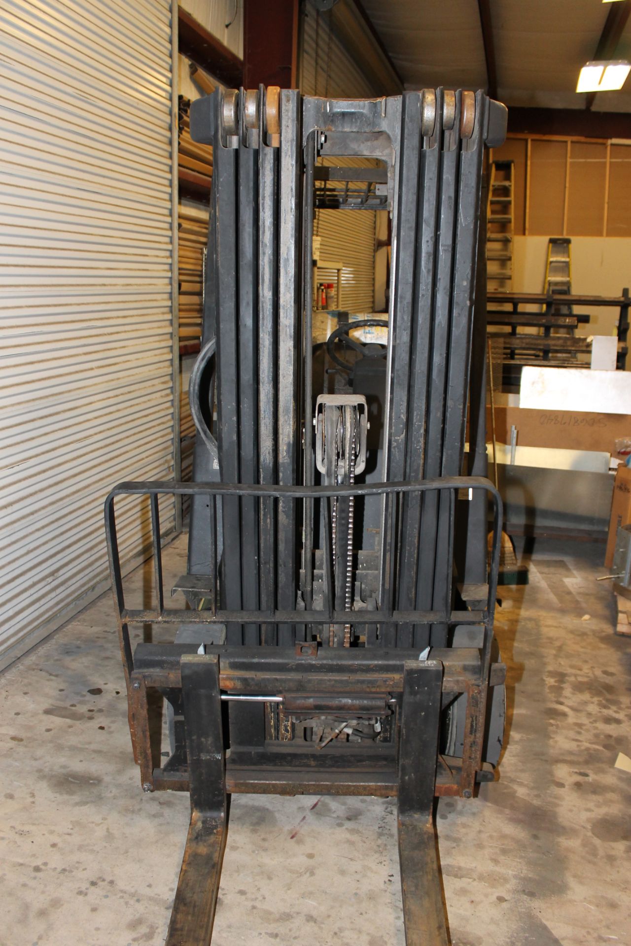 FORKLIFT, YALE 5,000 (est.) LB. CAP., Mdl. D42408, LPG engine, 4-stage mast, cushion tires, 6'L. - Image 2 of 4