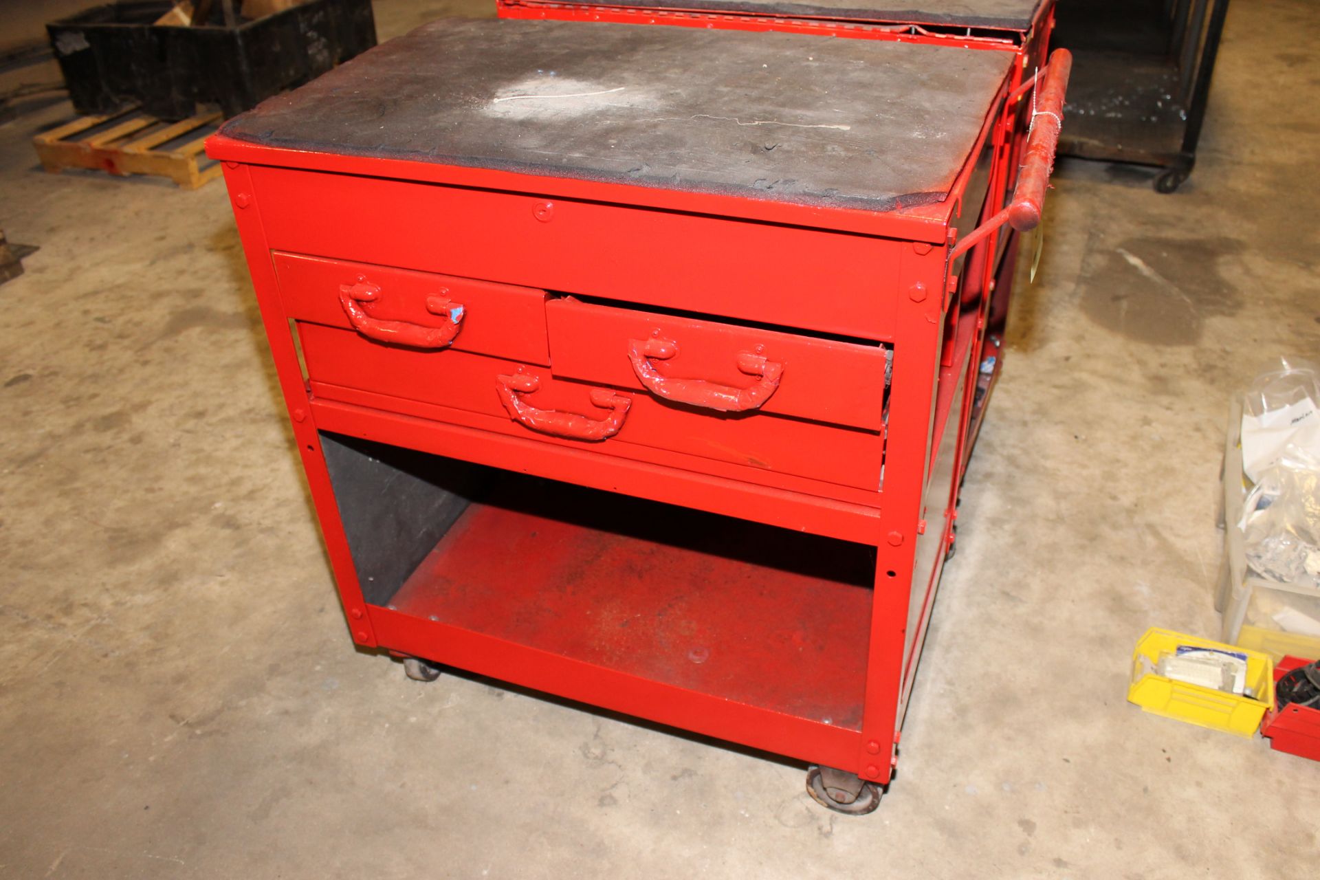 ROLLING TOOL CABINET, w/drawers  (Location D)