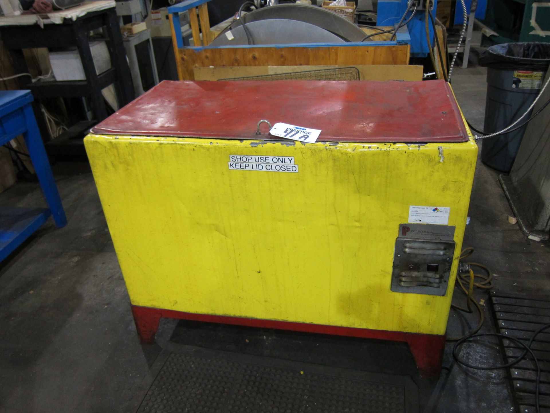 KLEEN-FLO 44" X 23" X 28" PARTS WASHER