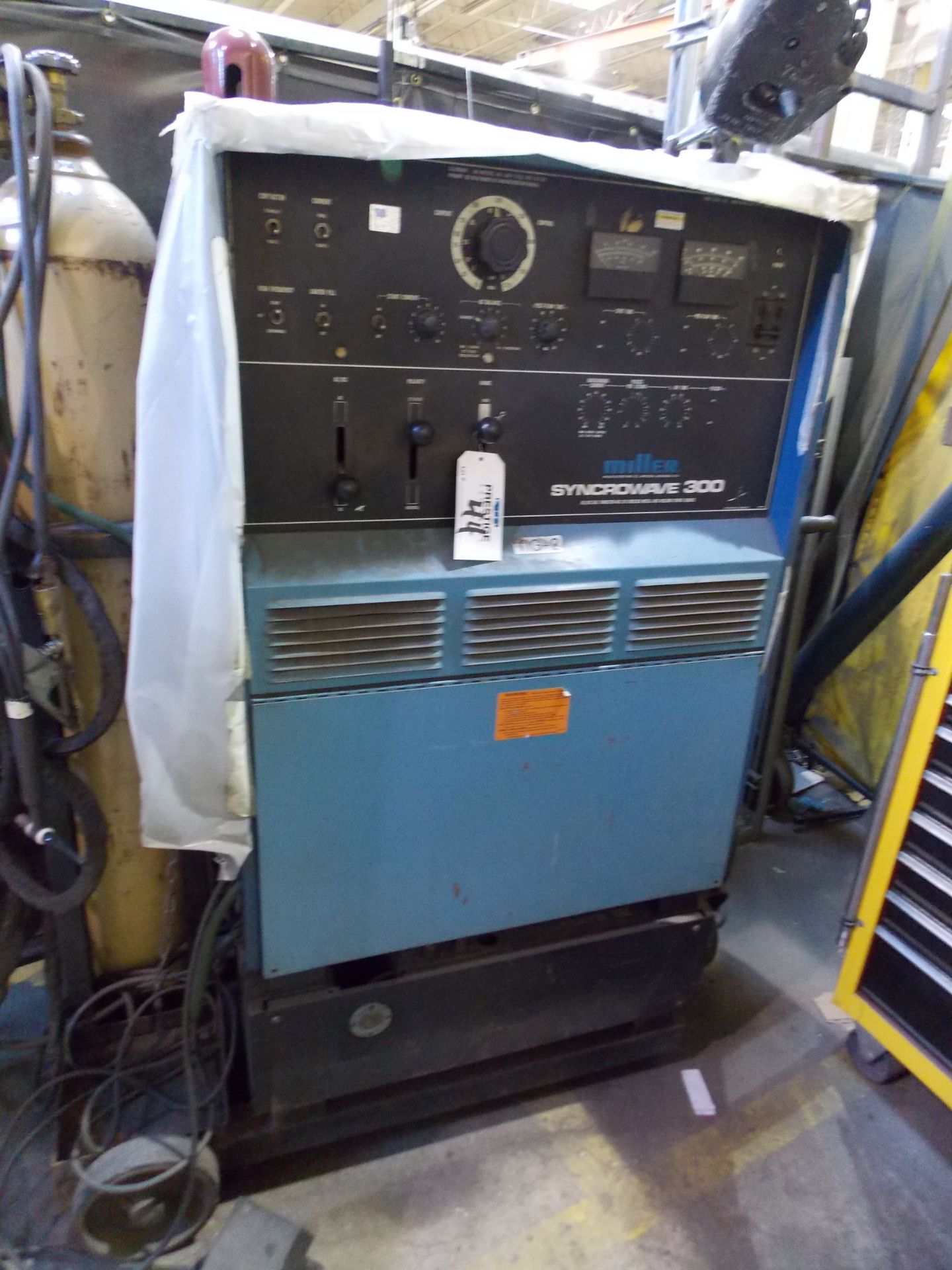 MILLER Syncrowave 300, AC/DC Gas Tungsten Arc or Shielded Metal Arc Welding Power Source