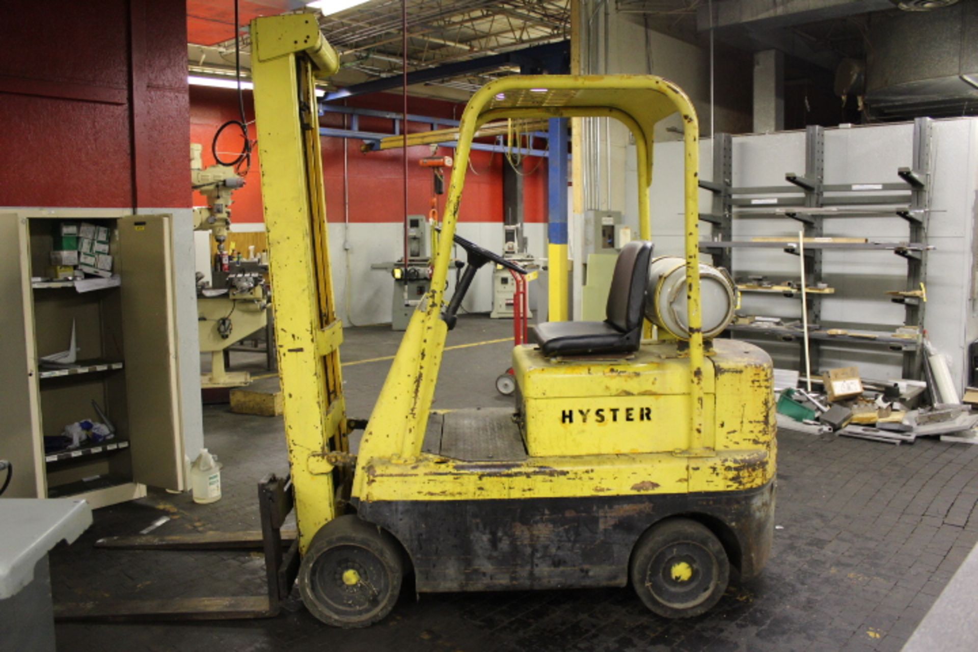 HYSTER 4,000# LP CUSHION TIRE FORK LIFT, - Image 2 of 2