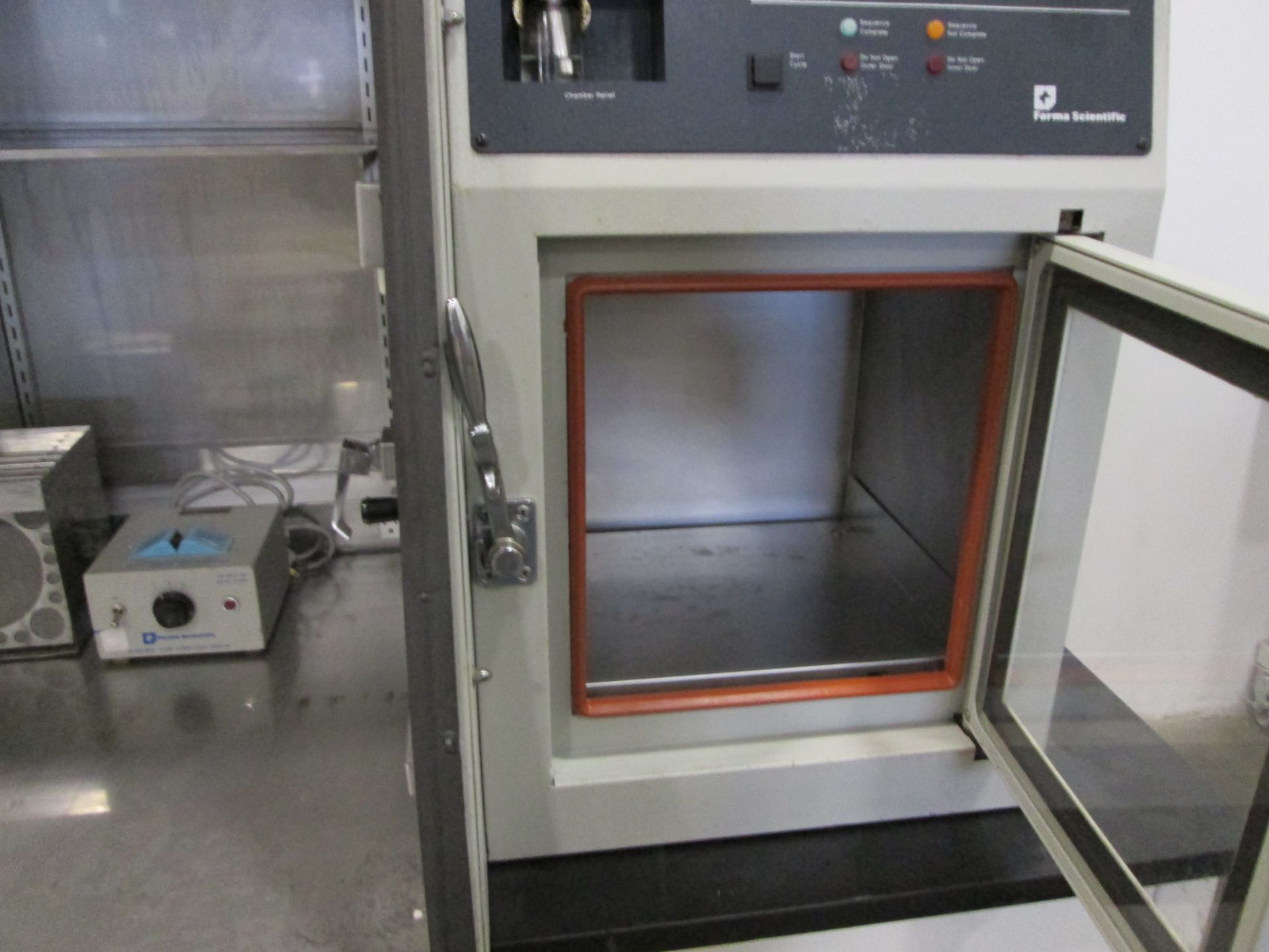Forma Scientific Anerobic Glove Box Incubator System - Image 3 of 4