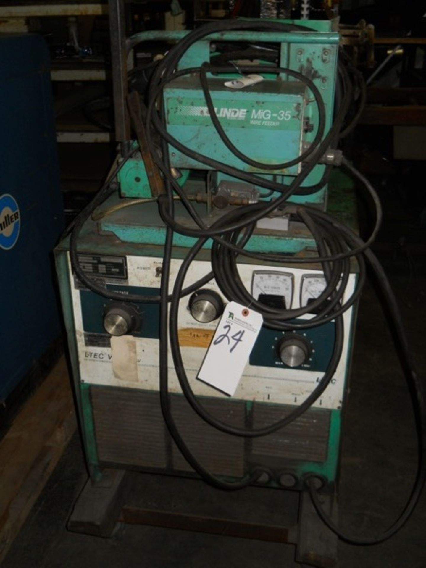 Linde Type VI-252, 100 Amp Arc Welder w/ Linde Mig-35 Wire Feed.  S/N 33211 (Located at 132nd. St)