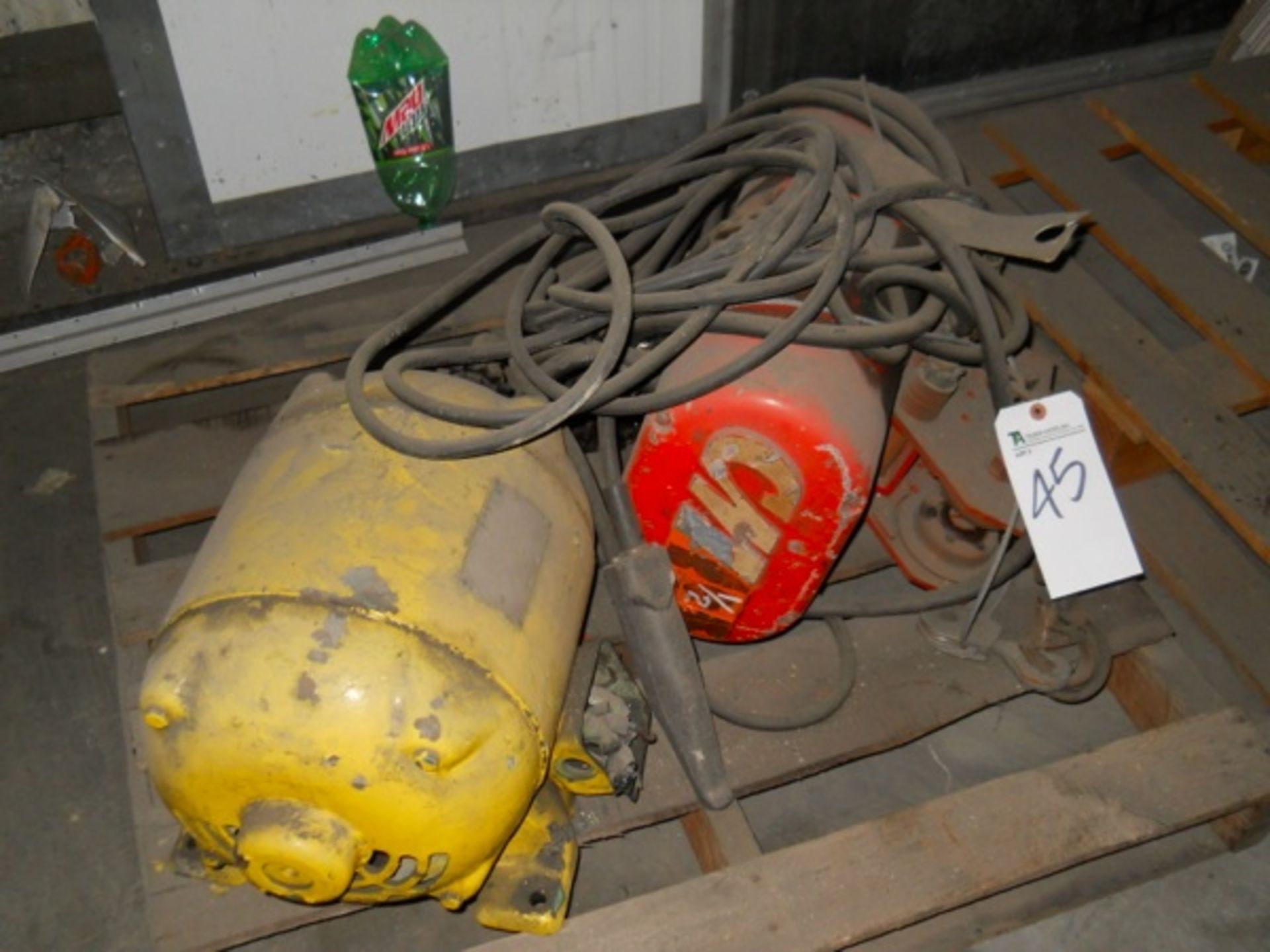 CM 1/2 Ton Elec. Chain Hoist w/ Motor (Located at 132nd. St)