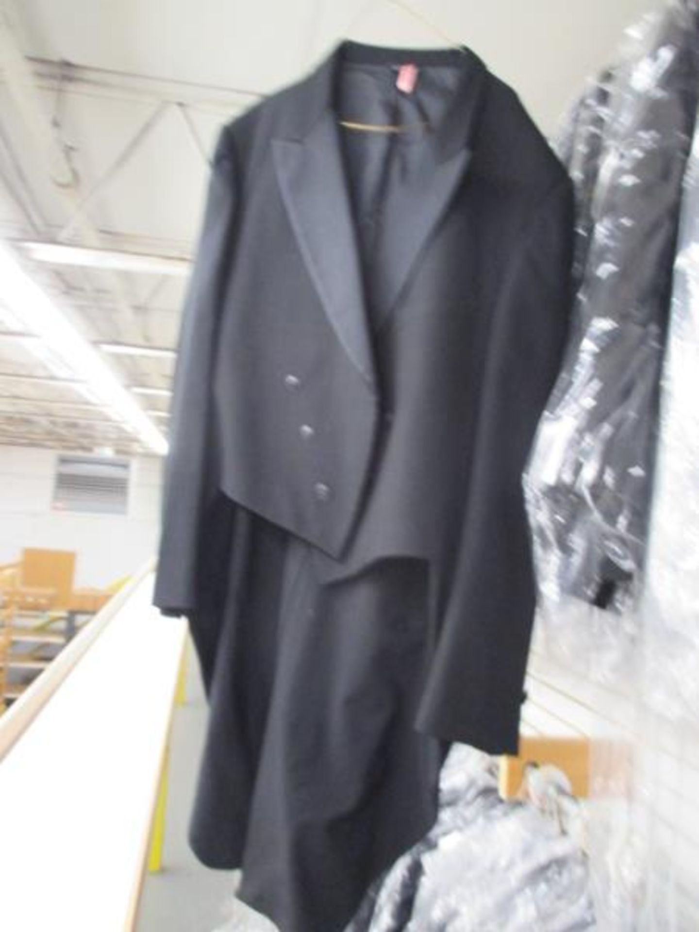 Lot Rental Mens Tux Jackets, Black, White, Dual Color, Etc, Approx. 1000 - Image 25 of 25