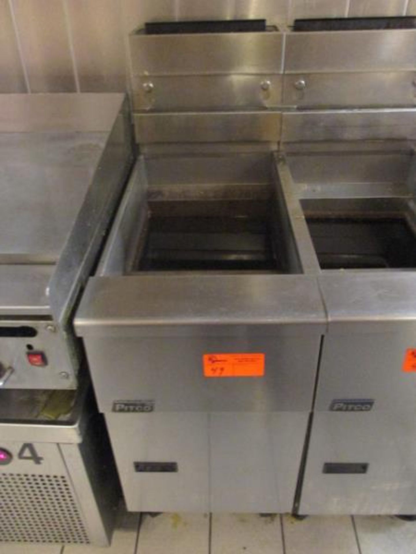 40Lbs Fryer by Pitco, Model: SG14, SN: G11KB047004