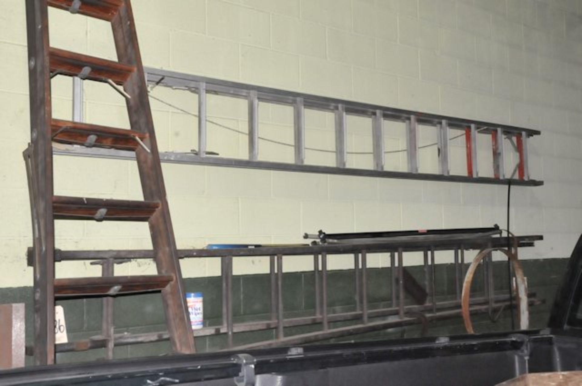 Lot-(1) 22' Aluminum and (1) 22' Wood Extension Ladders