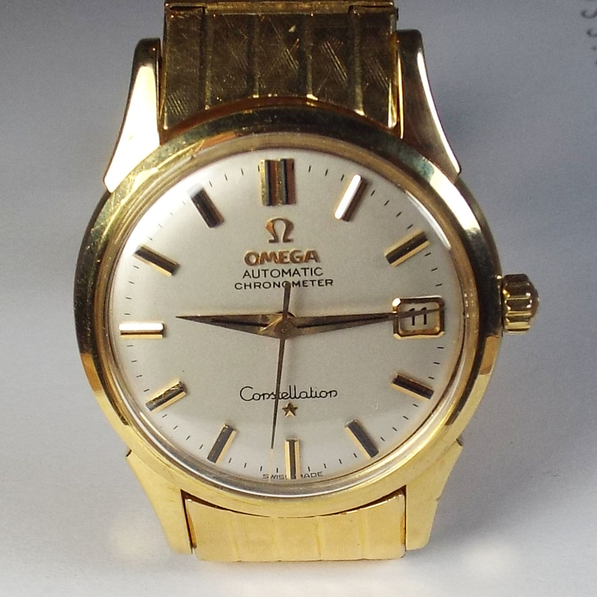 Gentlemans vintage 18ct yellow gold Omega Constellation wristwatch on 18ct yellow armadillo