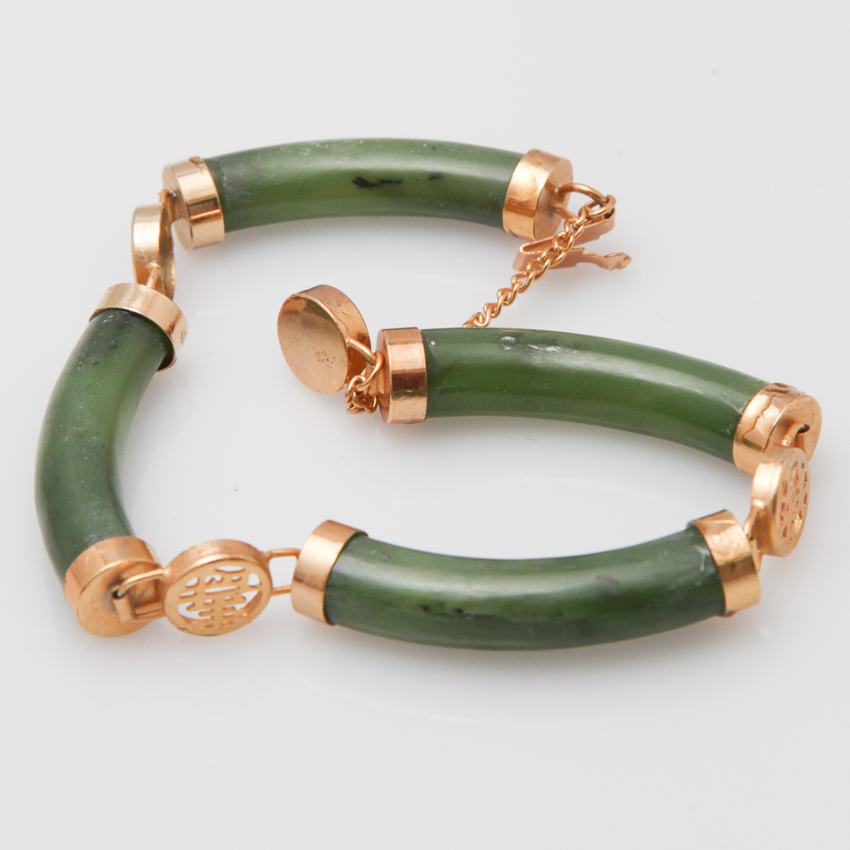 Chinese green jade bracelet with yellow metal fittings comprising 4 jade links interspersed with
