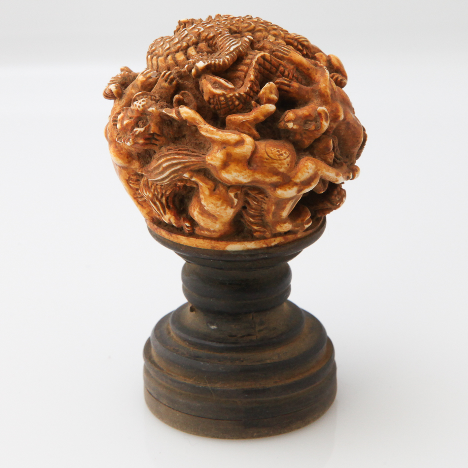 Commemorative desk seal with stained and carved top, the base engraved with inscription, 7.5 cm high